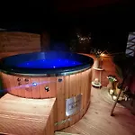 Goralskie Kaciki & Jacuzzi Na Wylacznosc ゲストハウス 3*